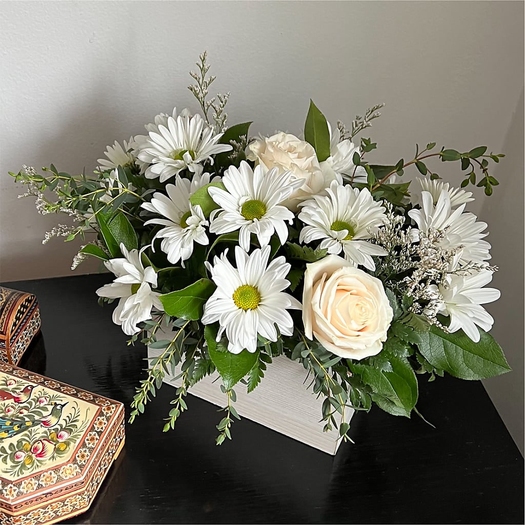Fresh Linen Box Bouquet – Maes Flower Shop, Ville Platte LA