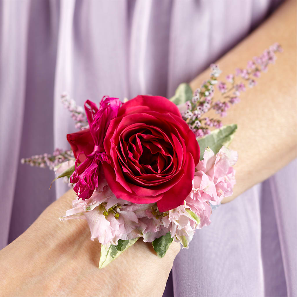 Rose Charm Corsage – Maes Flower Shop, Ville Platte LA