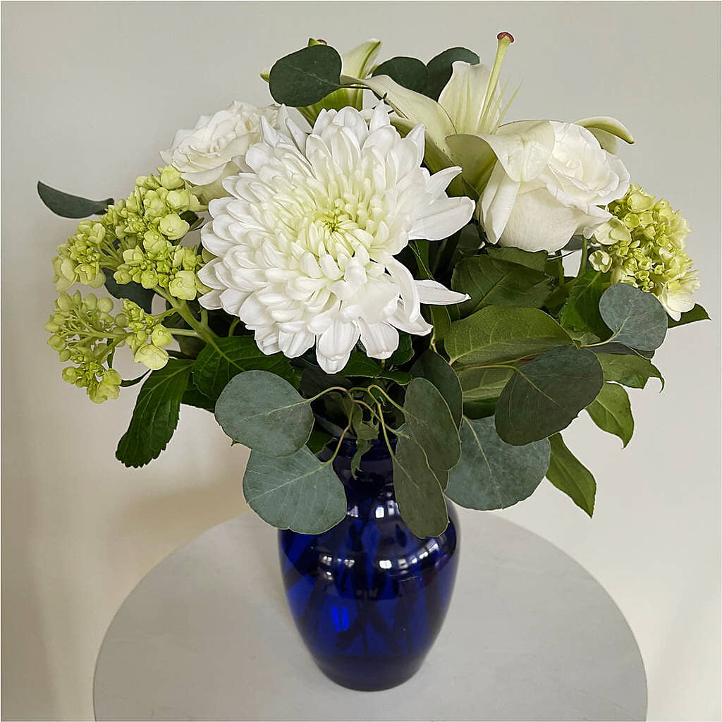 Snowy Dreams Bouquet –  Maes Flower Shop, Ville Platte LA